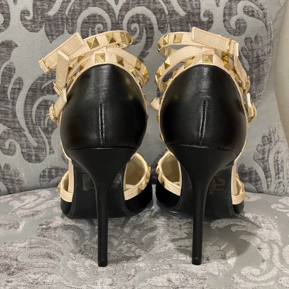 Wild Diva Studded Heel - Sz 8.5 - Picture 3 of 4